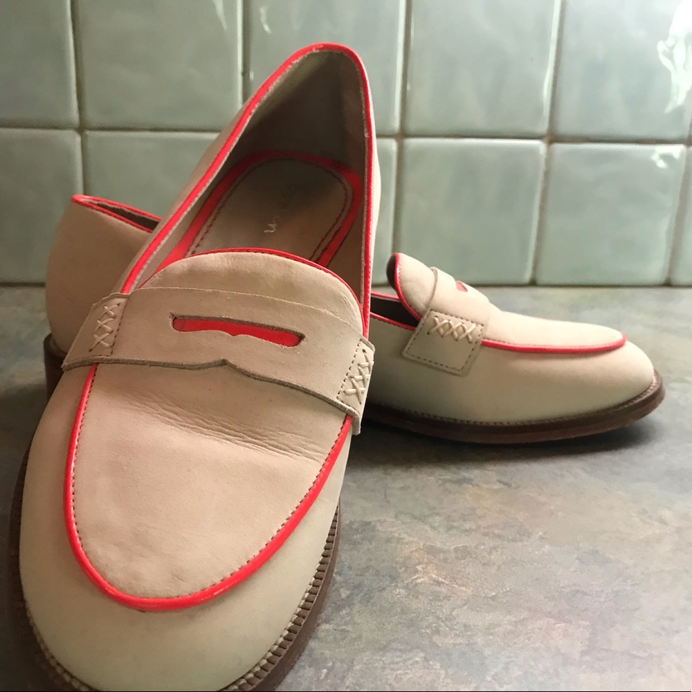 Boden cream leather loafer with hot pink piping. Womens 40 (size 9)
